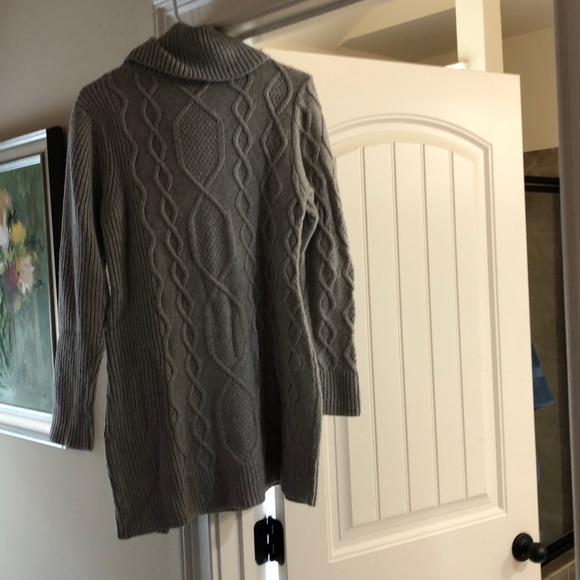 Maternity A Pea in the Pod gray sweater - Picture 7 of 7